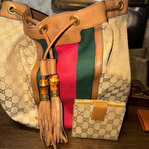 Gucci hobo drawstring, shoulder bag - Picture 5 of 6